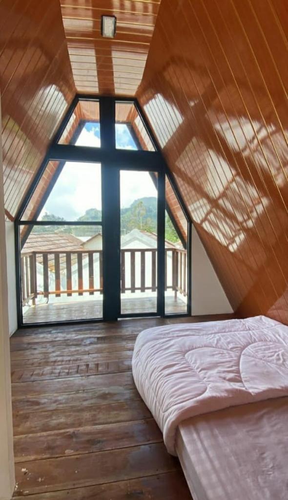 Agriya Lubis Cabin Diyeng Luaran gambar