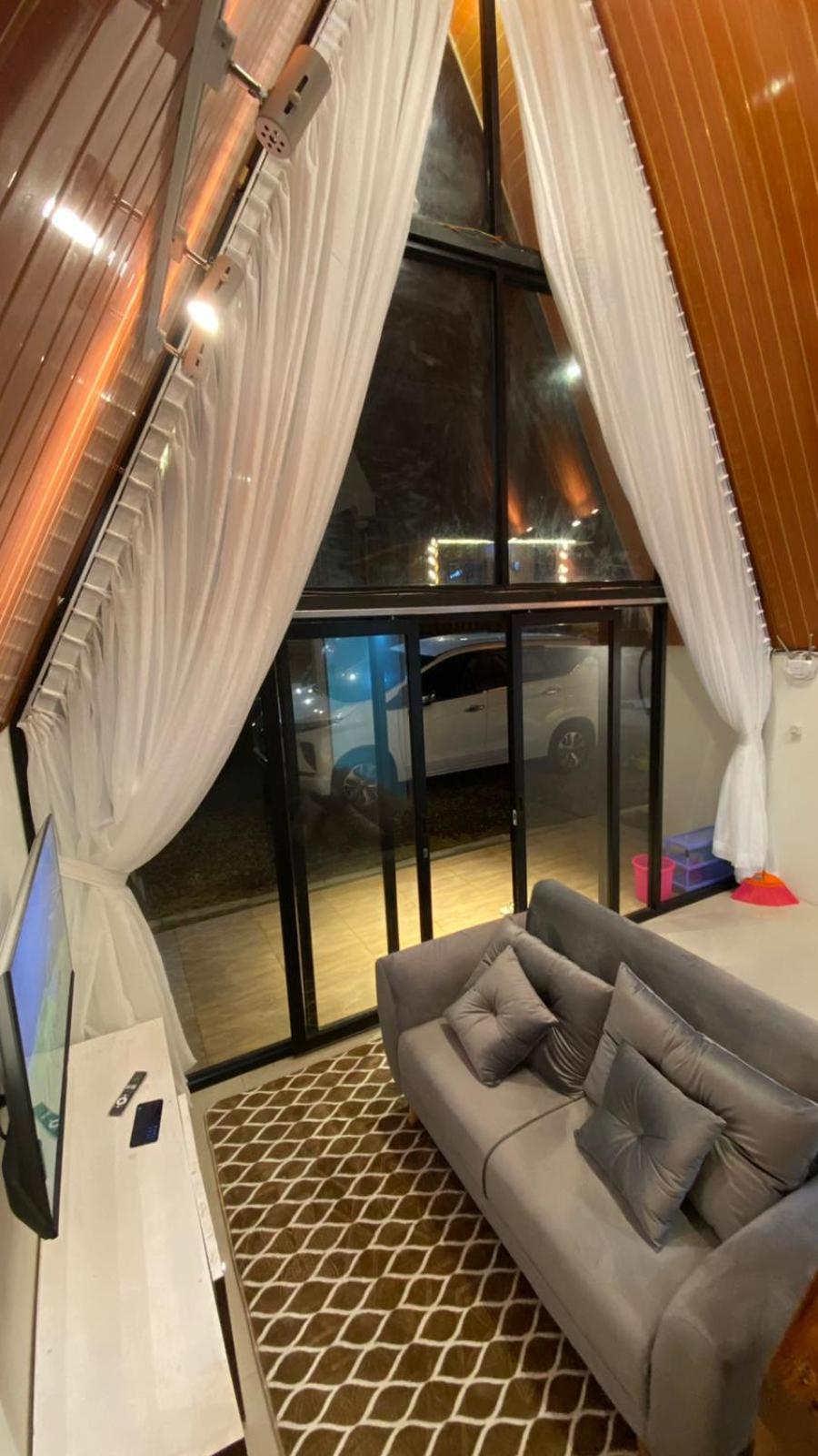 Agriya Lubis Cabin Diyeng Bilik gambar